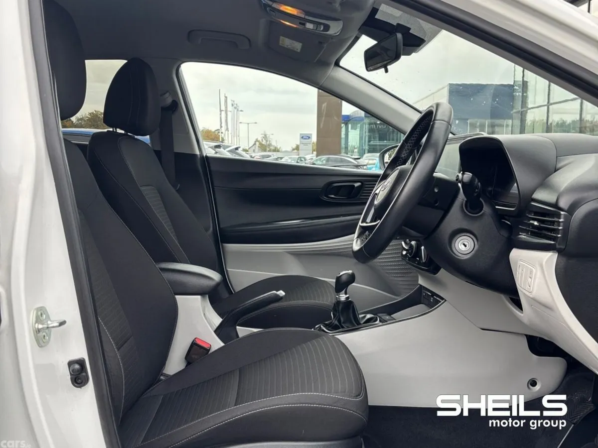Hyundai i20 Hatchback, Petrol, 2021, White