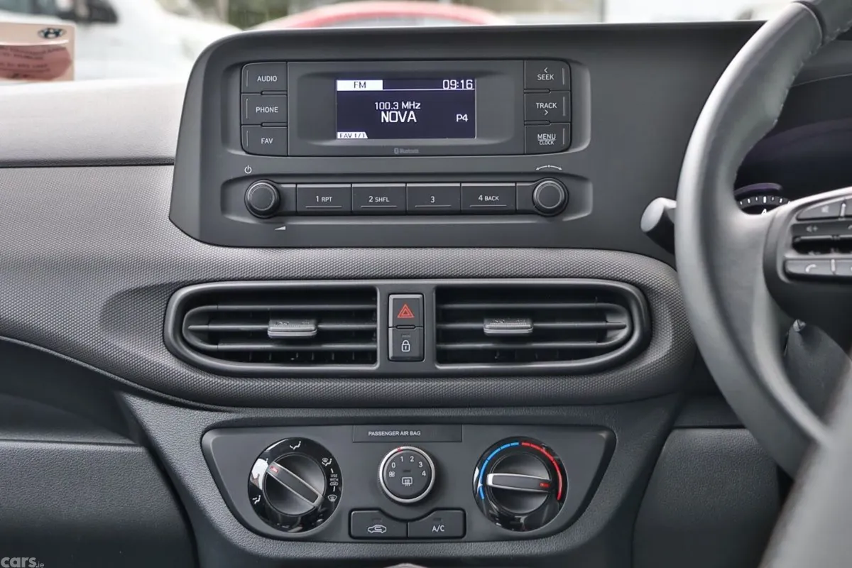 Hyundai i10 Hatchback, Petrol, 2021, Blue