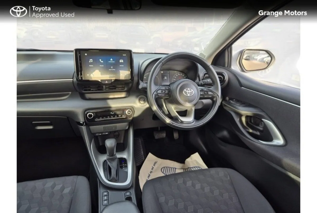 Toyota Yaris Hatchback, Petrol Hybrid, 2024, Silver