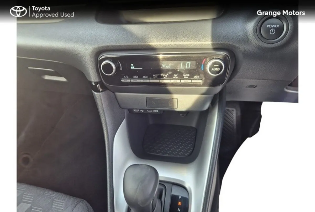 Toyota Yaris Hatchback, Petrol Hybrid, 2024, Silver