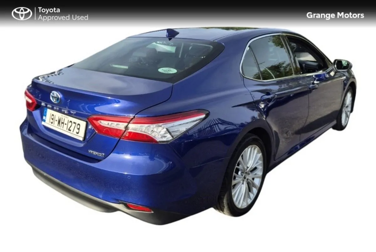 Toyota Camry Saloon, Petrol Hybrid, 2019, Blue