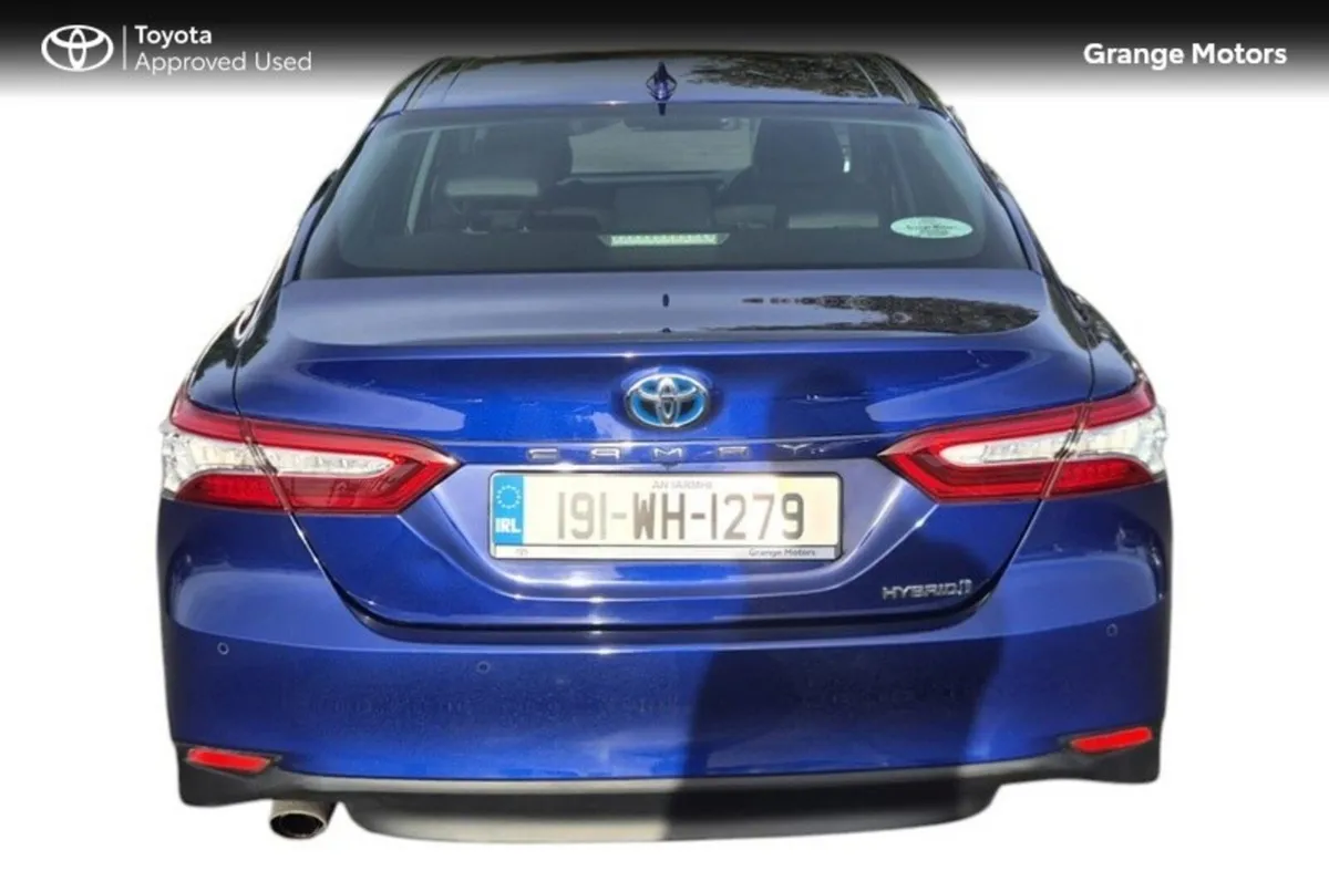 Toyota Camry Saloon, Petrol Hybrid, 2019, Blue