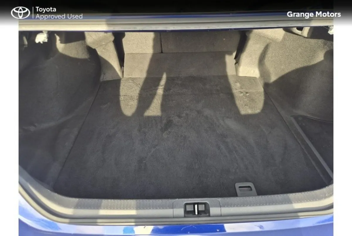 Toyota Camry Saloon, Petrol Hybrid, 2019, Blue