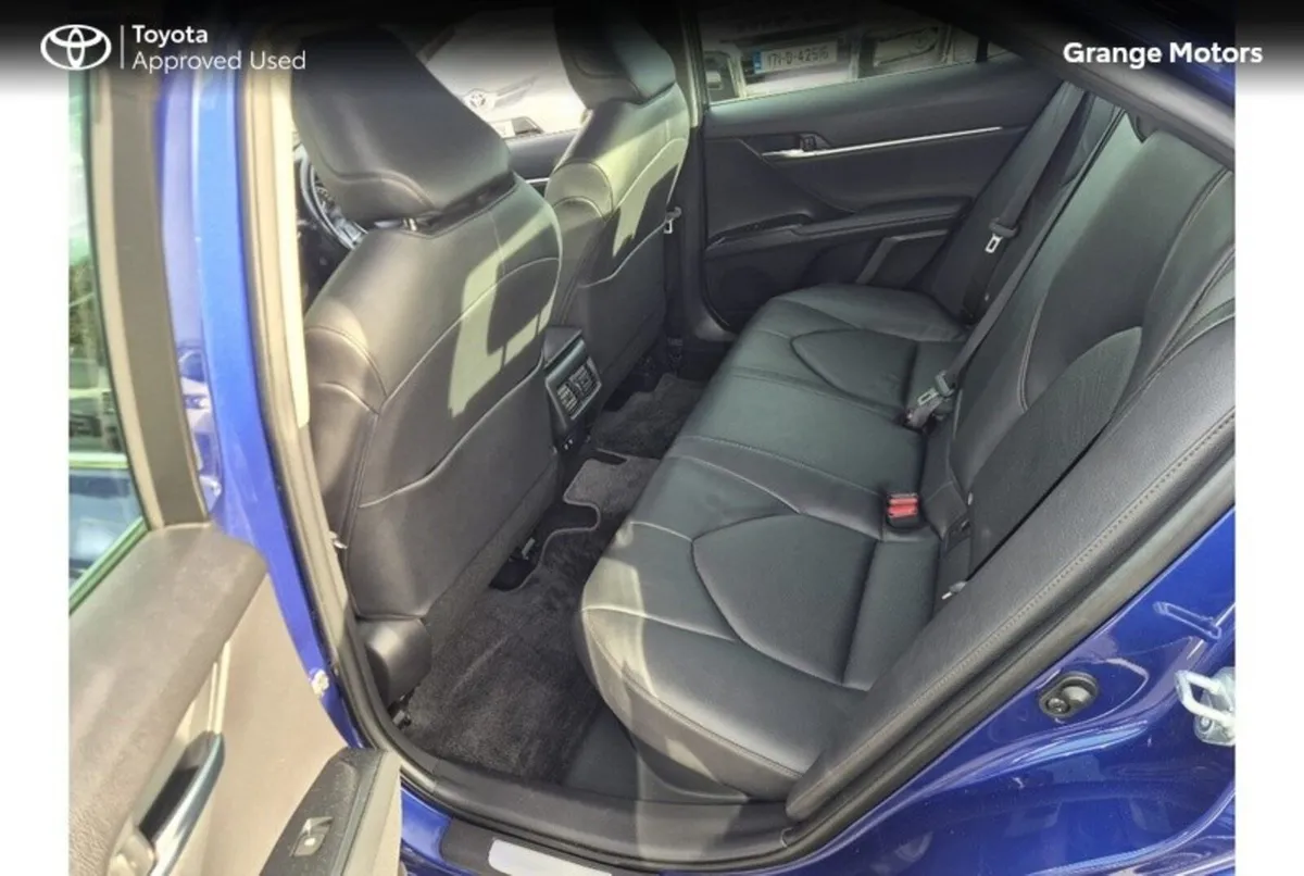 Toyota Camry Saloon, Petrol Hybrid, 2019, Blue