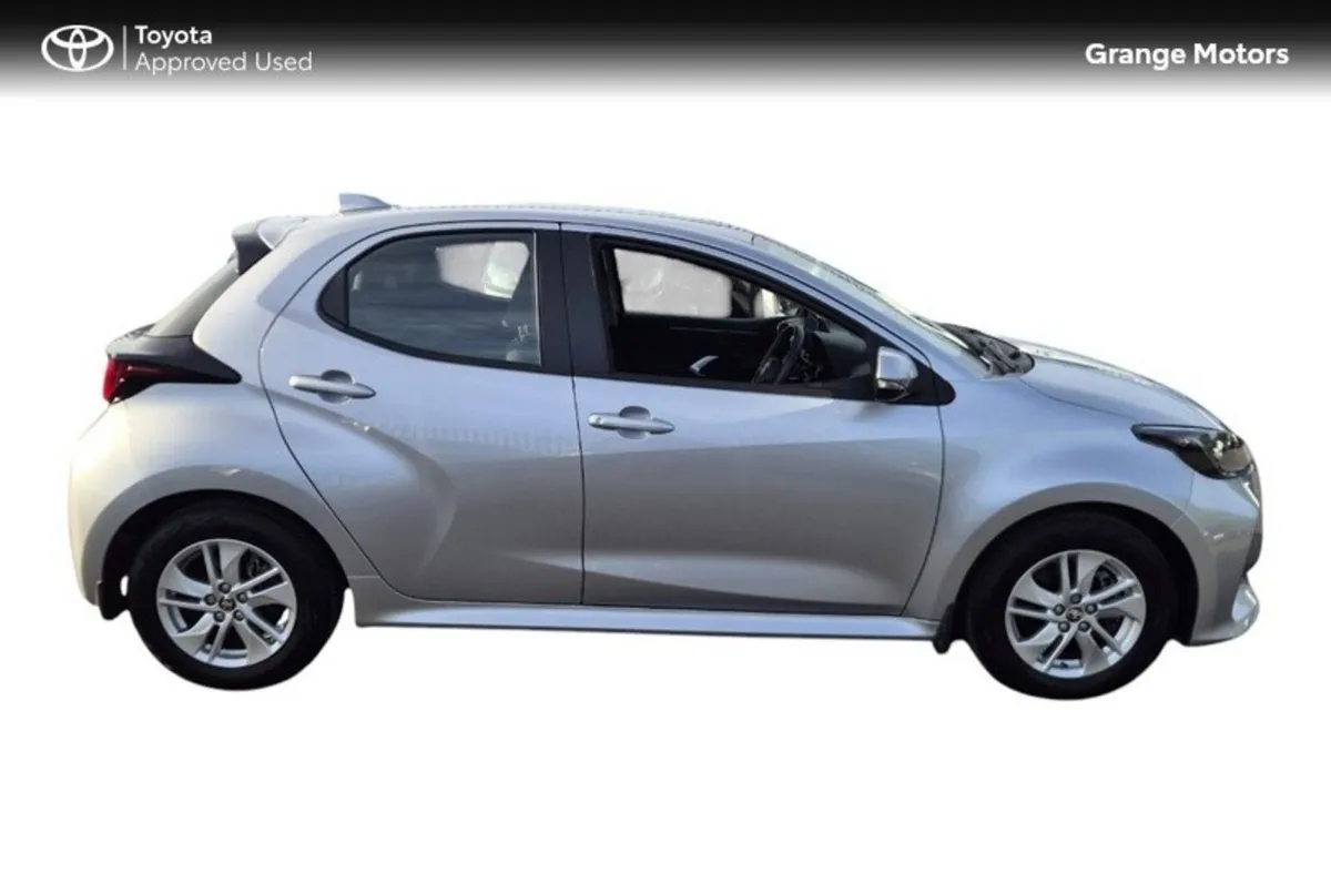 Toyota Yaris Hatchback, Petrol Hybrid, 2024, Silver