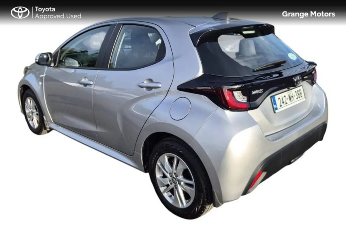 Toyota Yaris Hatchback, Petrol Hybrid, 2024, Silver