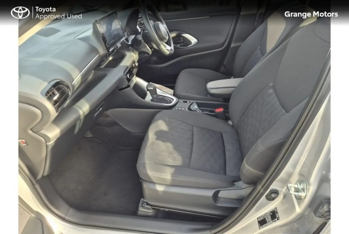 Toyota Yaris Hatchback, Petrol Hybrid, 2024, Silver
