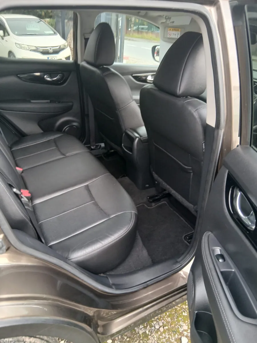 Nissan Qashqai Hatchback, Diesel, 2014, Brown