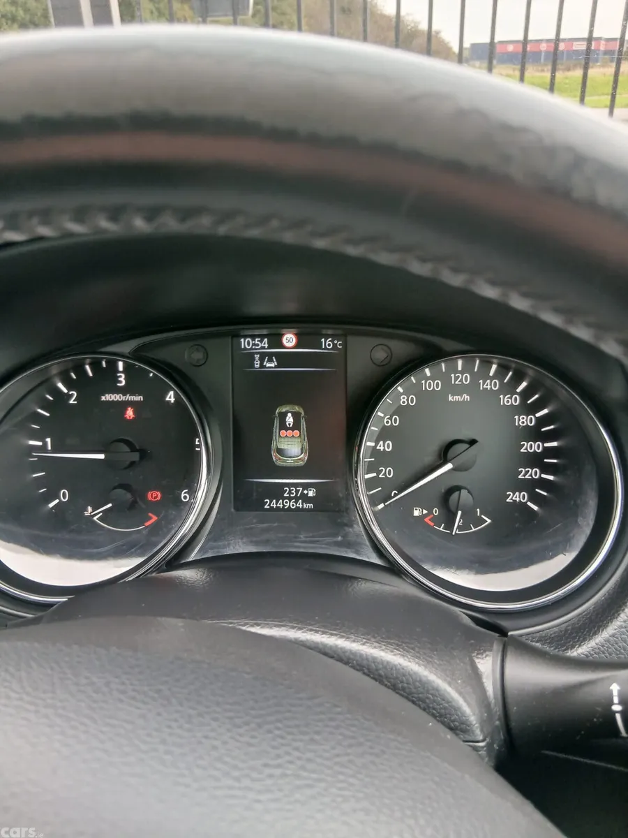 Nissan Qashqai Hatchback, Diesel, 2014, Brown