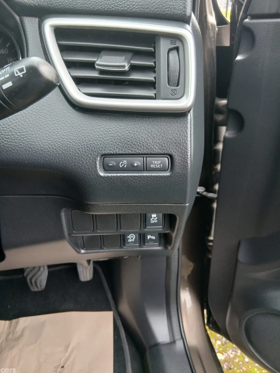 Nissan Qashqai Hatchback, Diesel, 2014, Brown