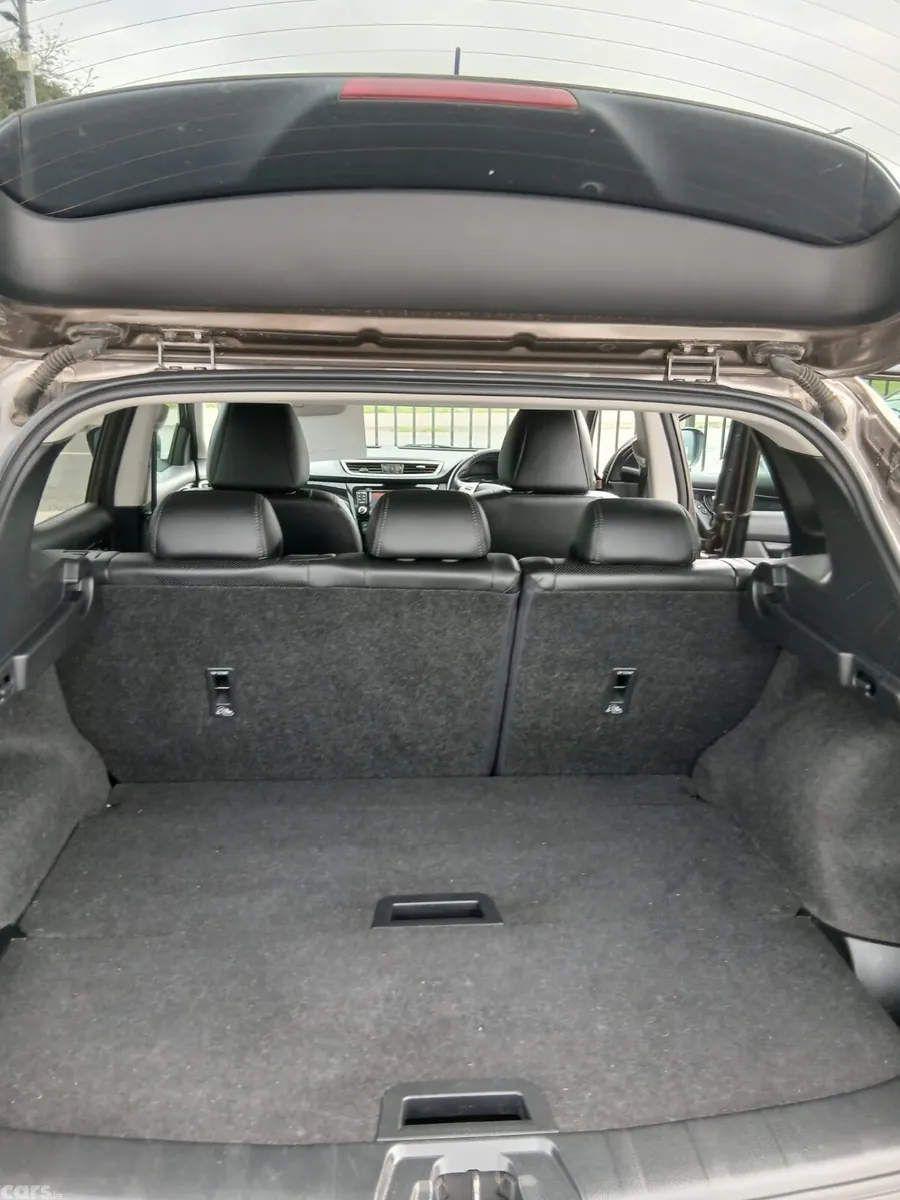 Nissan Qashqai Hatchback, Diesel, 2014, Brown