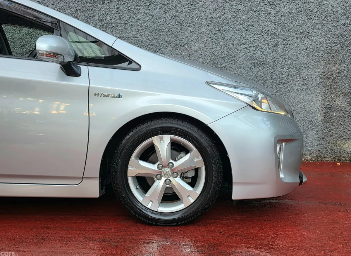 Toyota Prius Hatchback, Petrol Hybrid, 2015, Silver