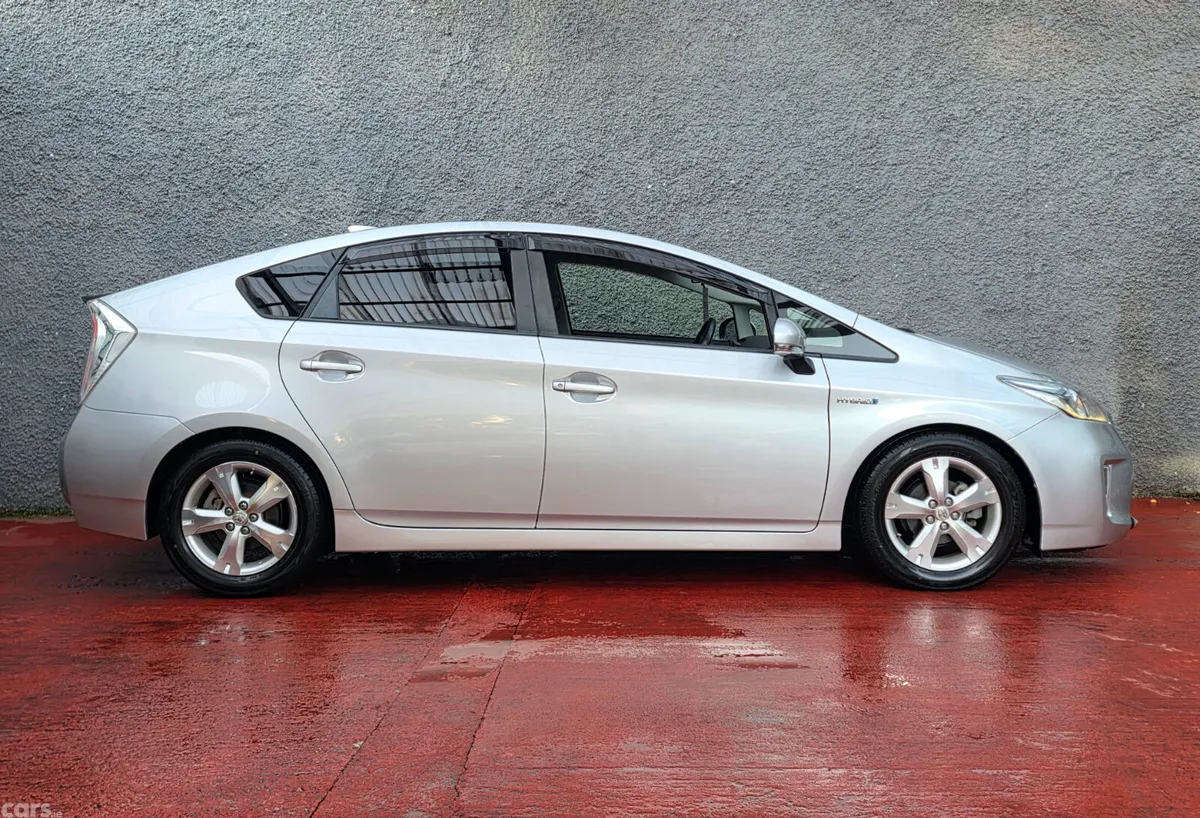 Toyota Prius Hatchback, Petrol Hybrid, 2015, Silver