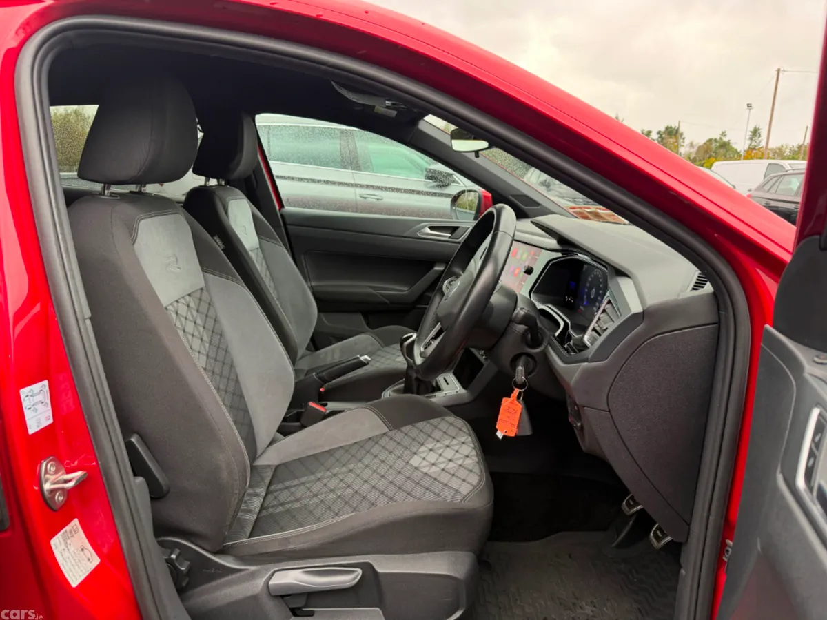 Volkswagen Taigo MPV, Petrol, 2022, Red