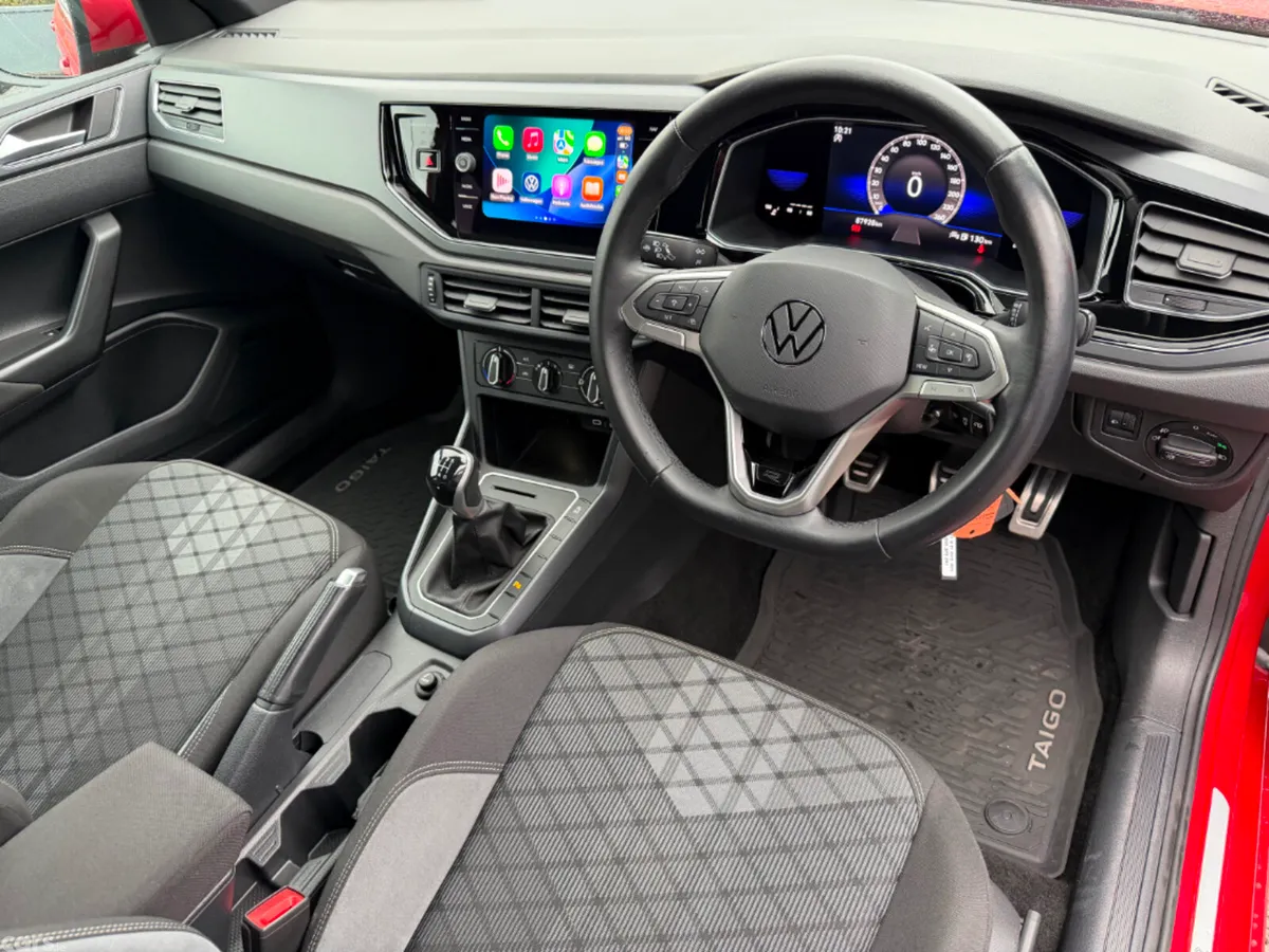 Volkswagen Taigo MPV, Petrol, 2022, Red