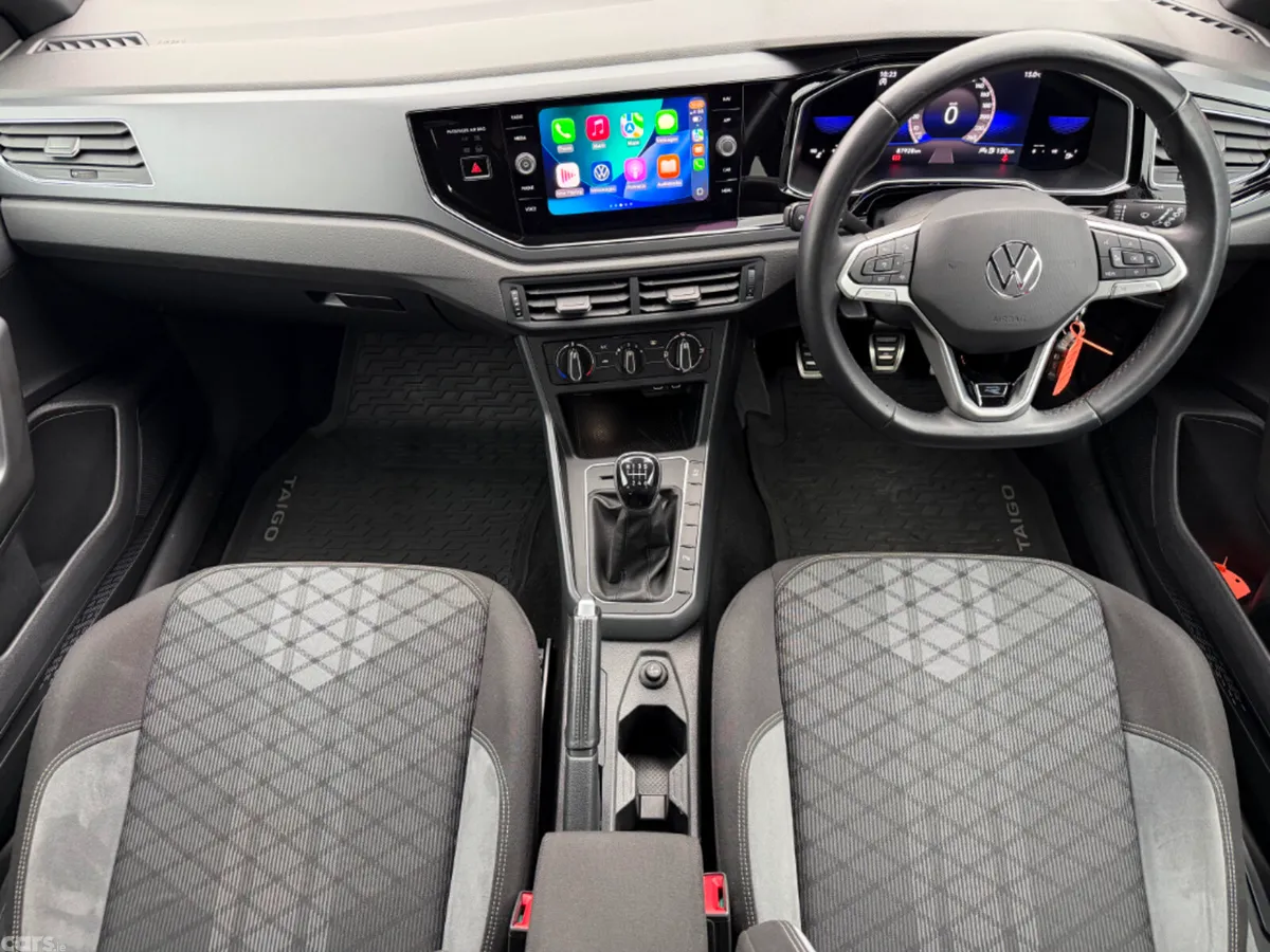 Volkswagen Taigo MPV, Petrol, 2022, Red