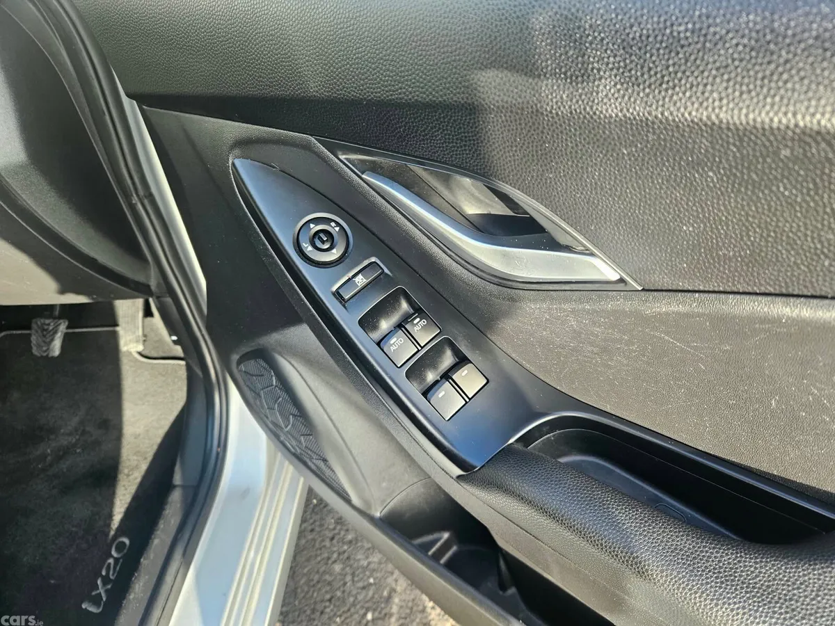 Hyundai ix20 MPV, Petrol, 2016, Silver