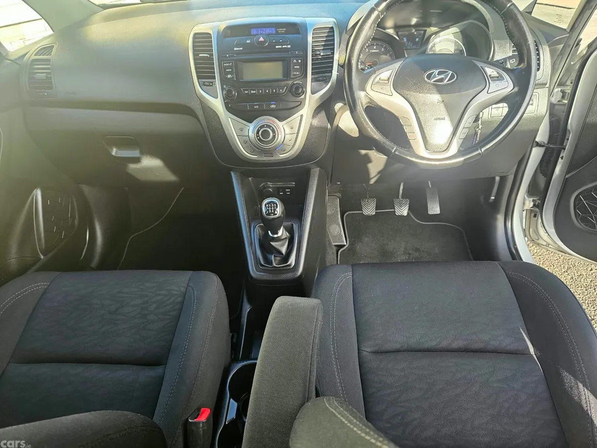 Hyundai ix20 MPV, Petrol, 2016, Silver