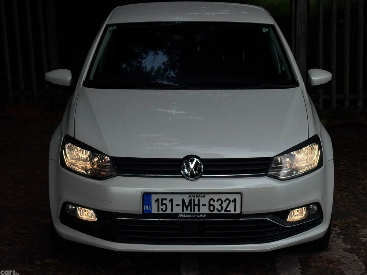 Volkswagen Polo Hatchback, Petrol, 2015, White