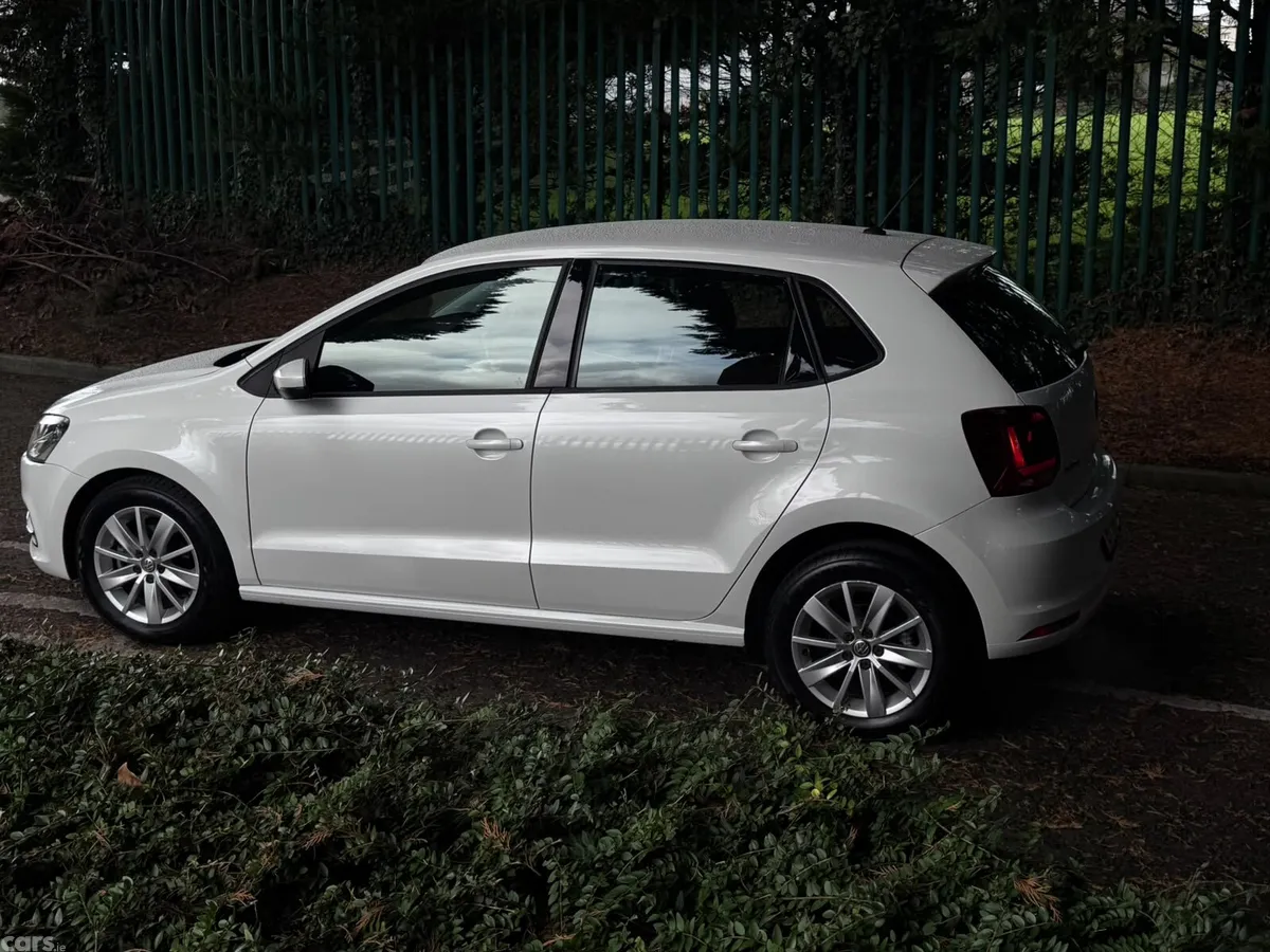 Volkswagen Polo Hatchback, Petrol, 2015, White