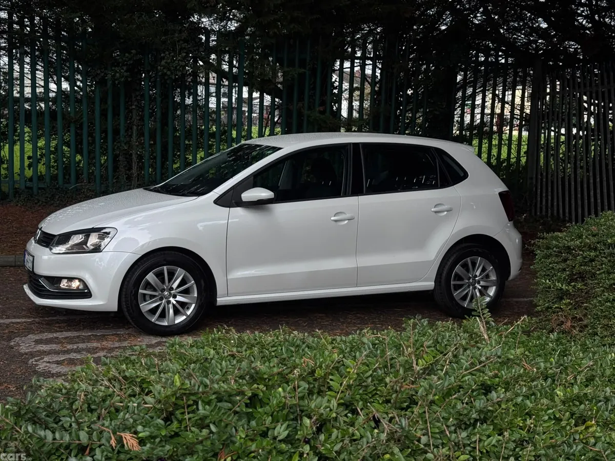 Volkswagen Polo Hatchback, Petrol, 2015, White