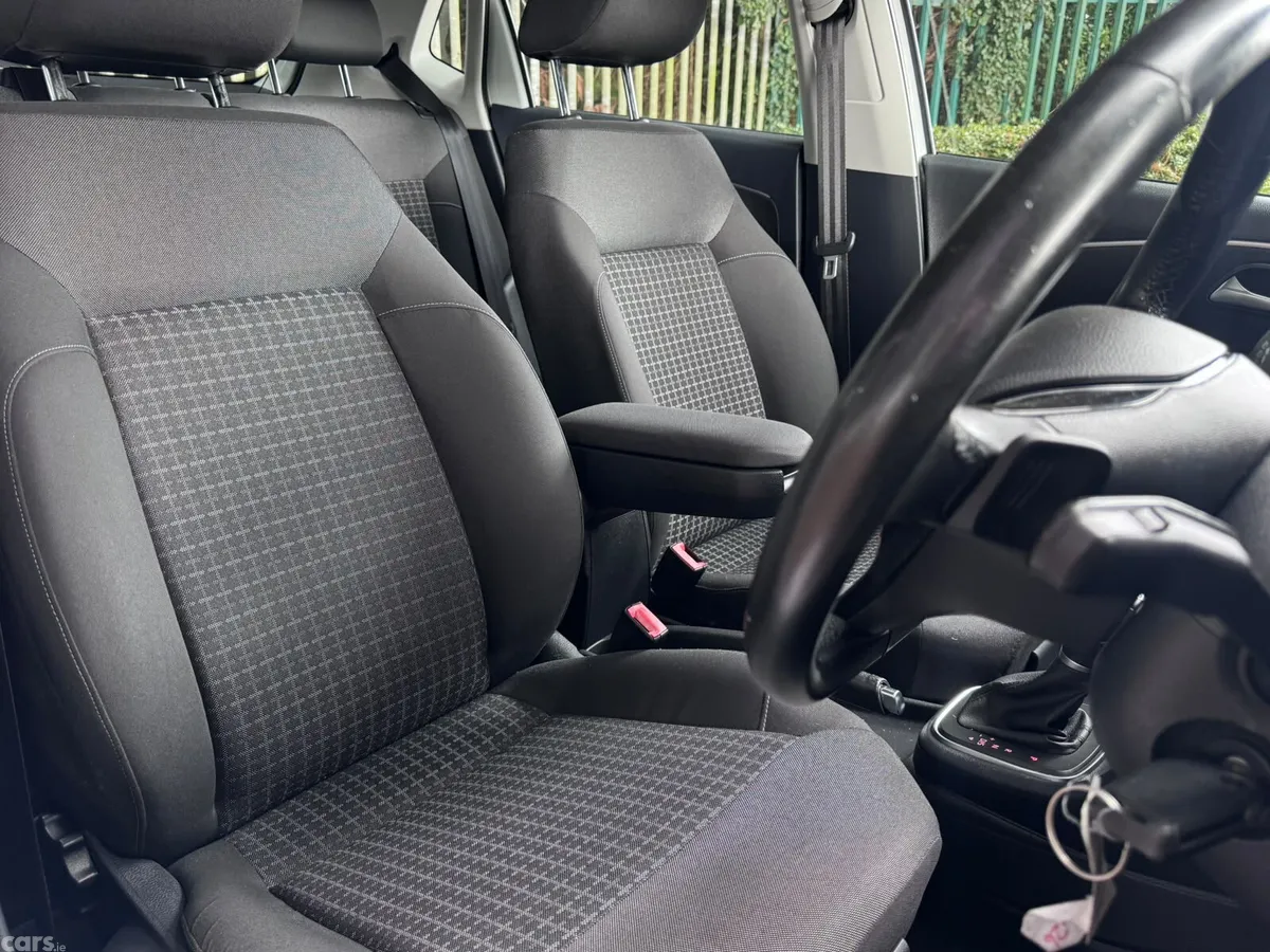 Volkswagen Polo Hatchback, Petrol, 2015, White