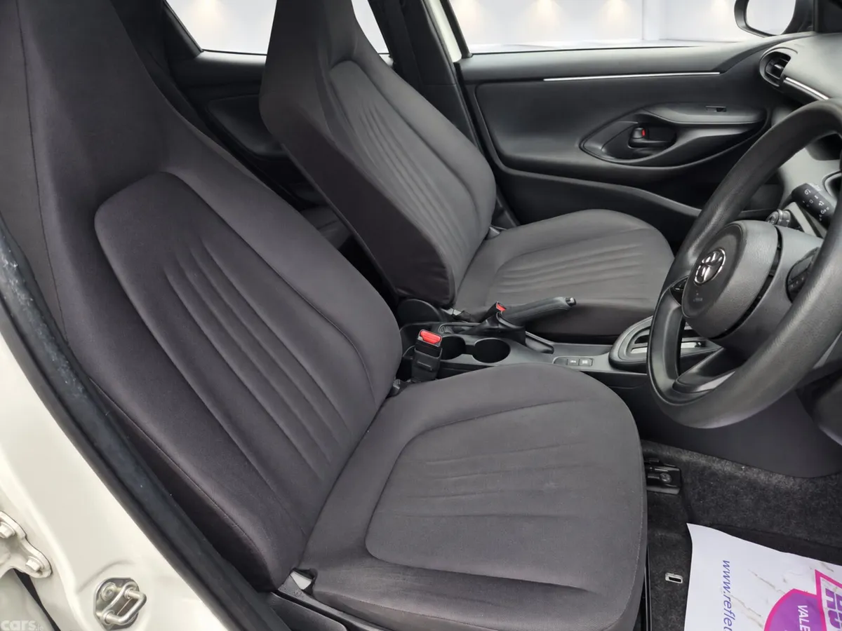 Toyota Yaris Hatchback, Petrol, 2021, White