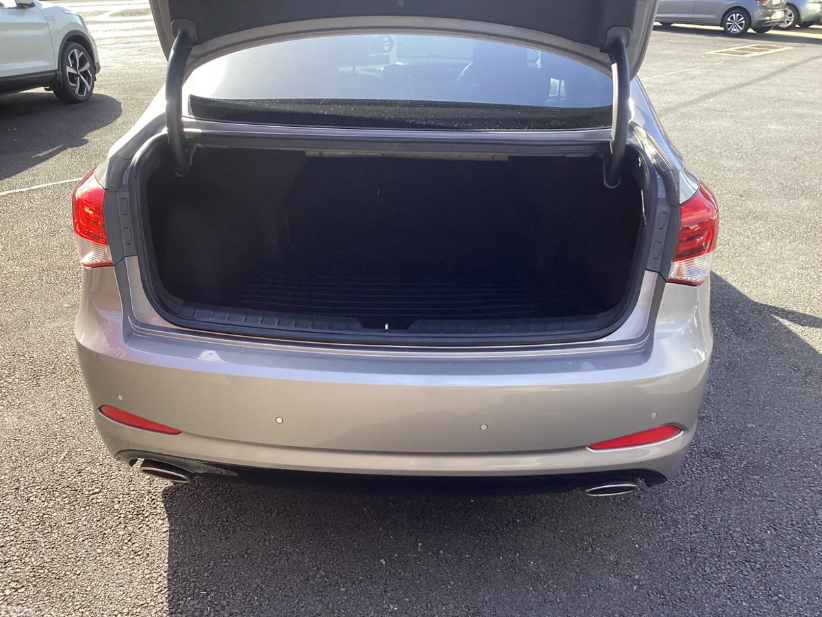 Hyundai i40 Saloon, Diesel, 2016, Beige