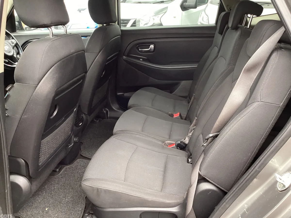 Kia Carens MPV, Diesel, 2015, Silver