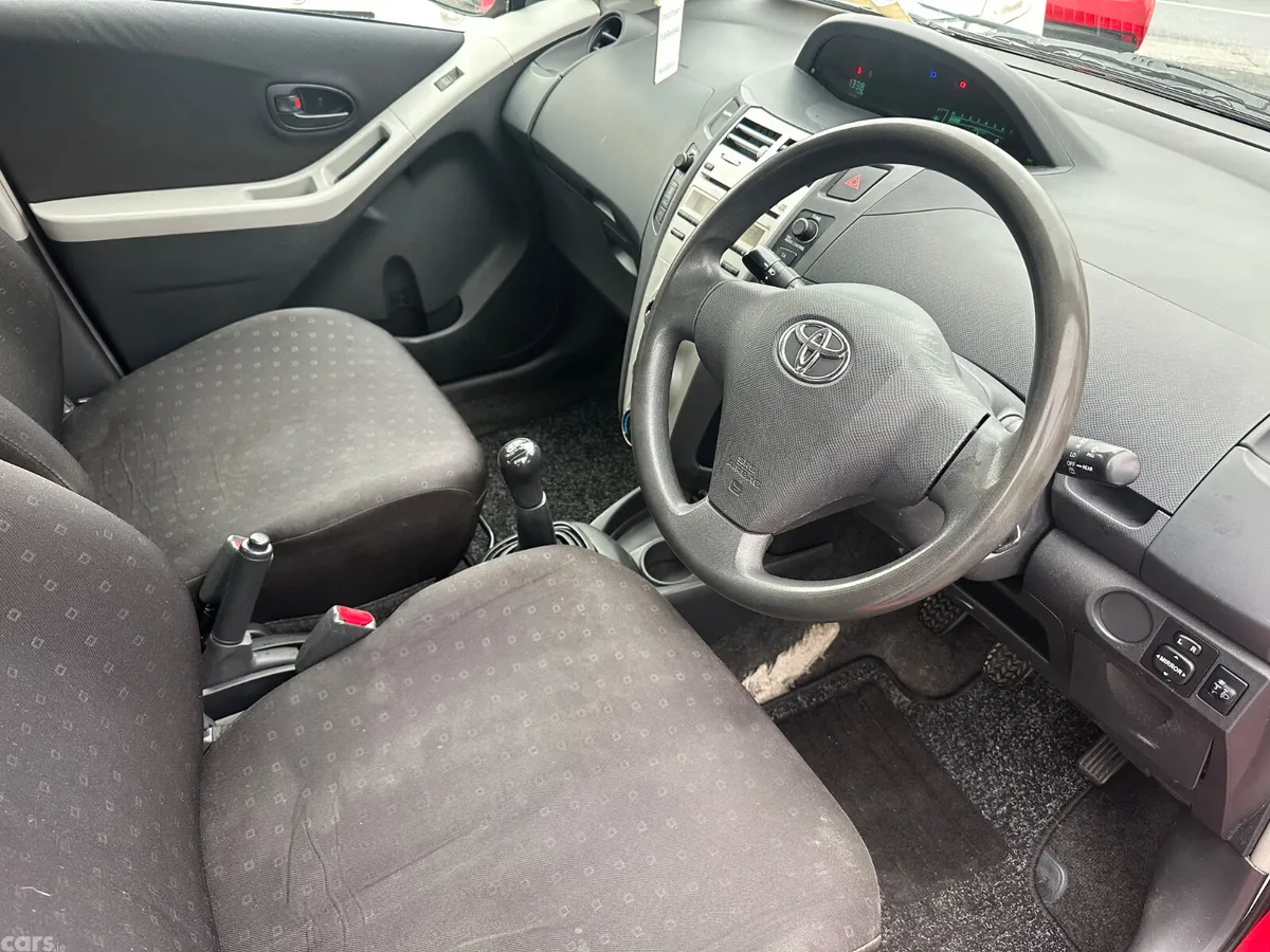 Toyota Yaris Hatchback, Petrol, 2006, Red