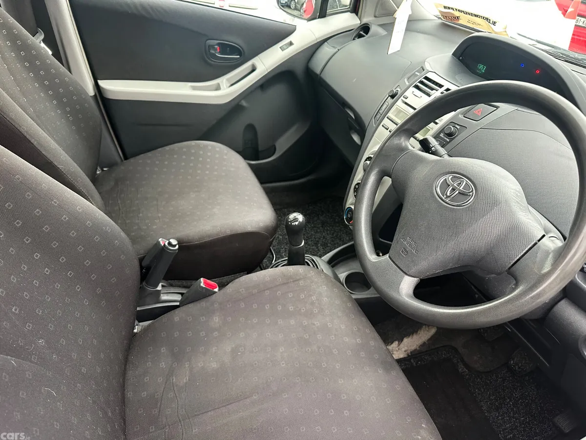 Toyota Yaris Hatchback, Petrol, 2006, Red