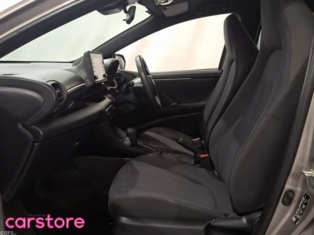 Toyota Yaris Hatchback, Petrol Hybrid, 2021, Grey