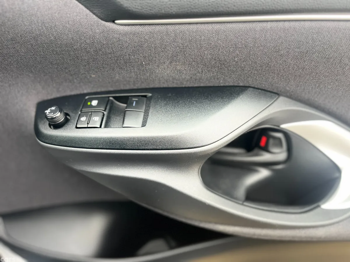 Toyota Yaris Hatchback, Petrol Hybrid, 2023, Grey