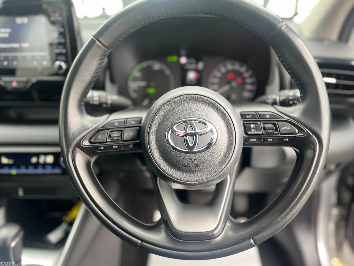 Toyota Yaris Hatchback, Petrol Hybrid, 2023, Grey