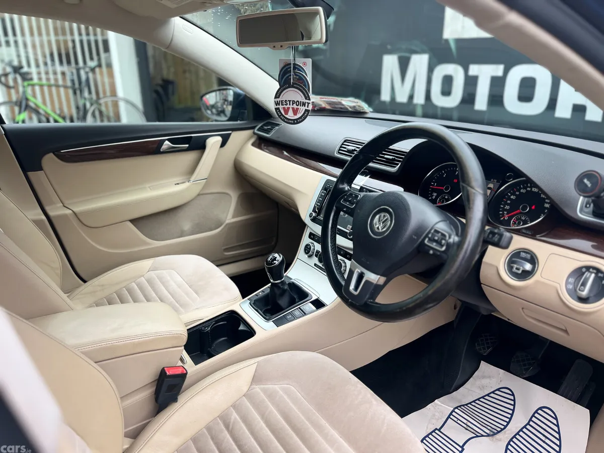 Volkswagen Passat Saloon, Diesel, 2012, Blue