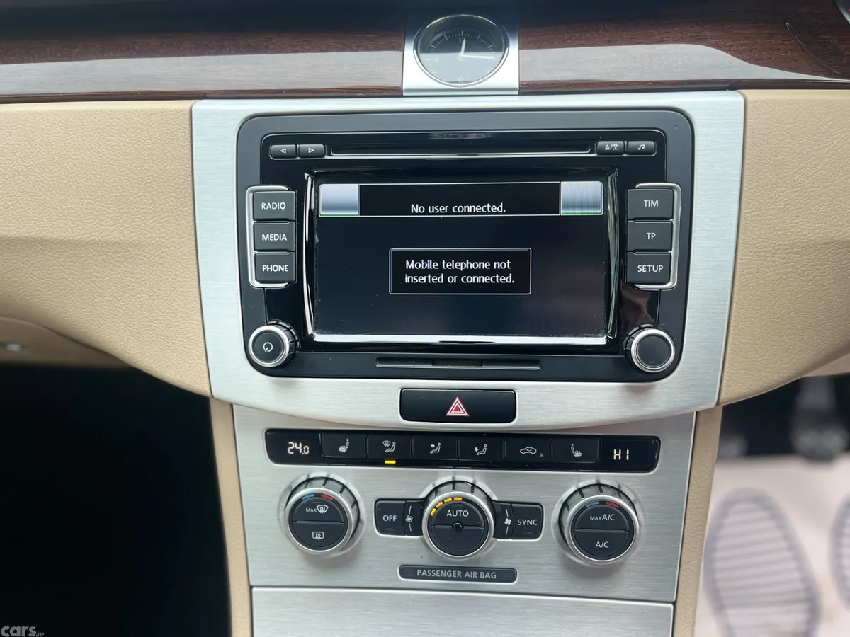Volkswagen Passat Saloon, Diesel, 2012, Blue