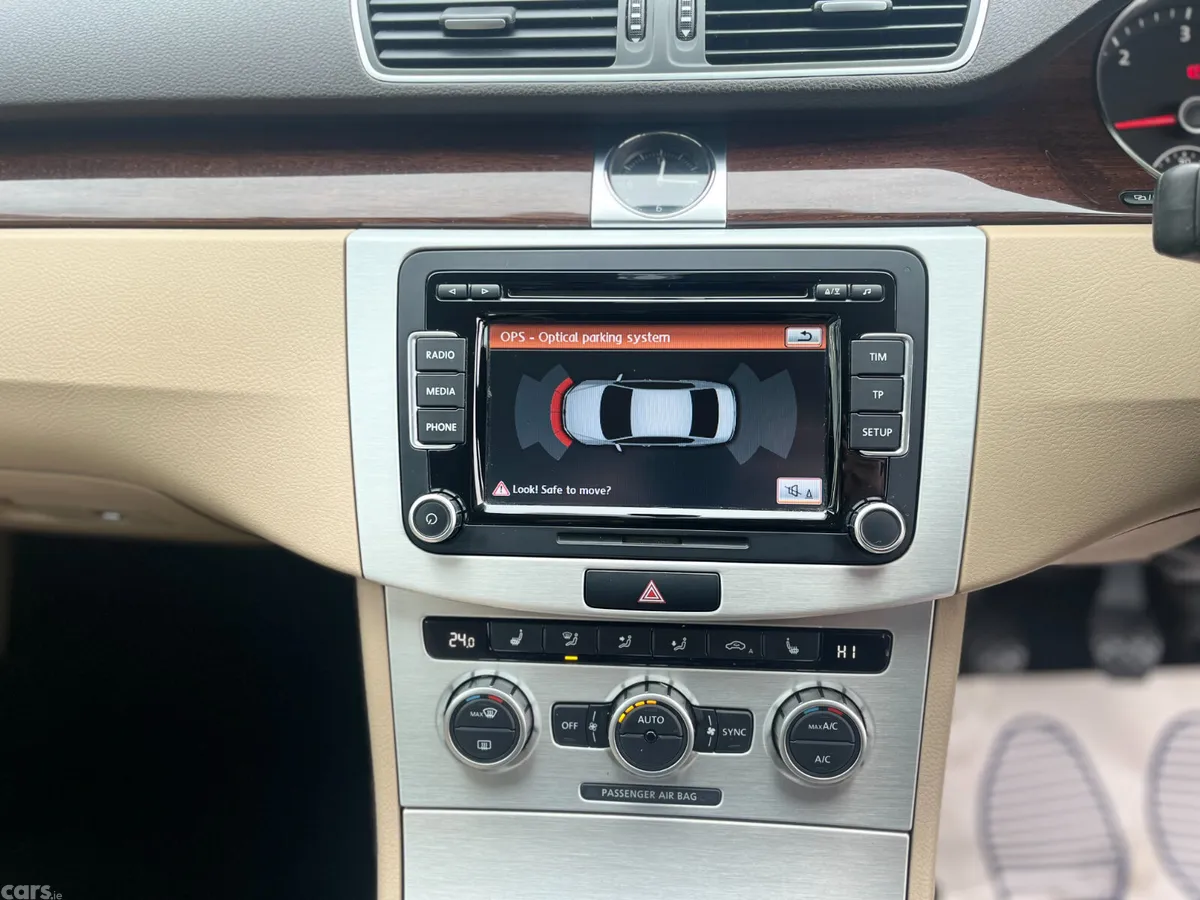Volkswagen Passat Saloon, Diesel, 2012, Blue