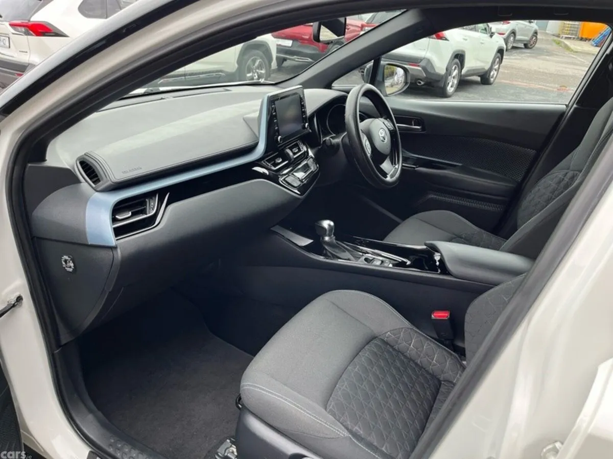 Toyota C-HR SUV, Petrol Hybrid, 2022, White