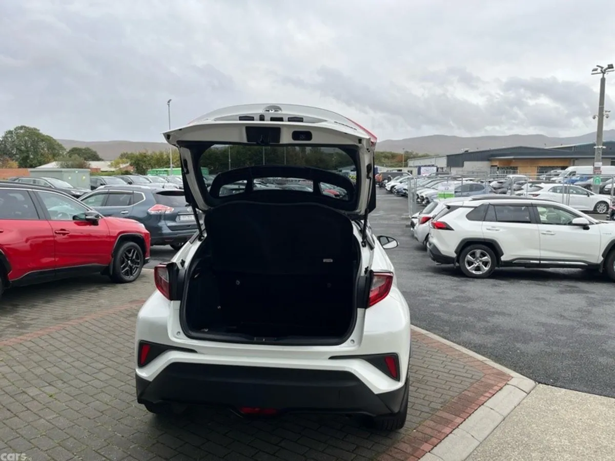 Toyota C-HR SUV, Petrol Hybrid, 2022, White