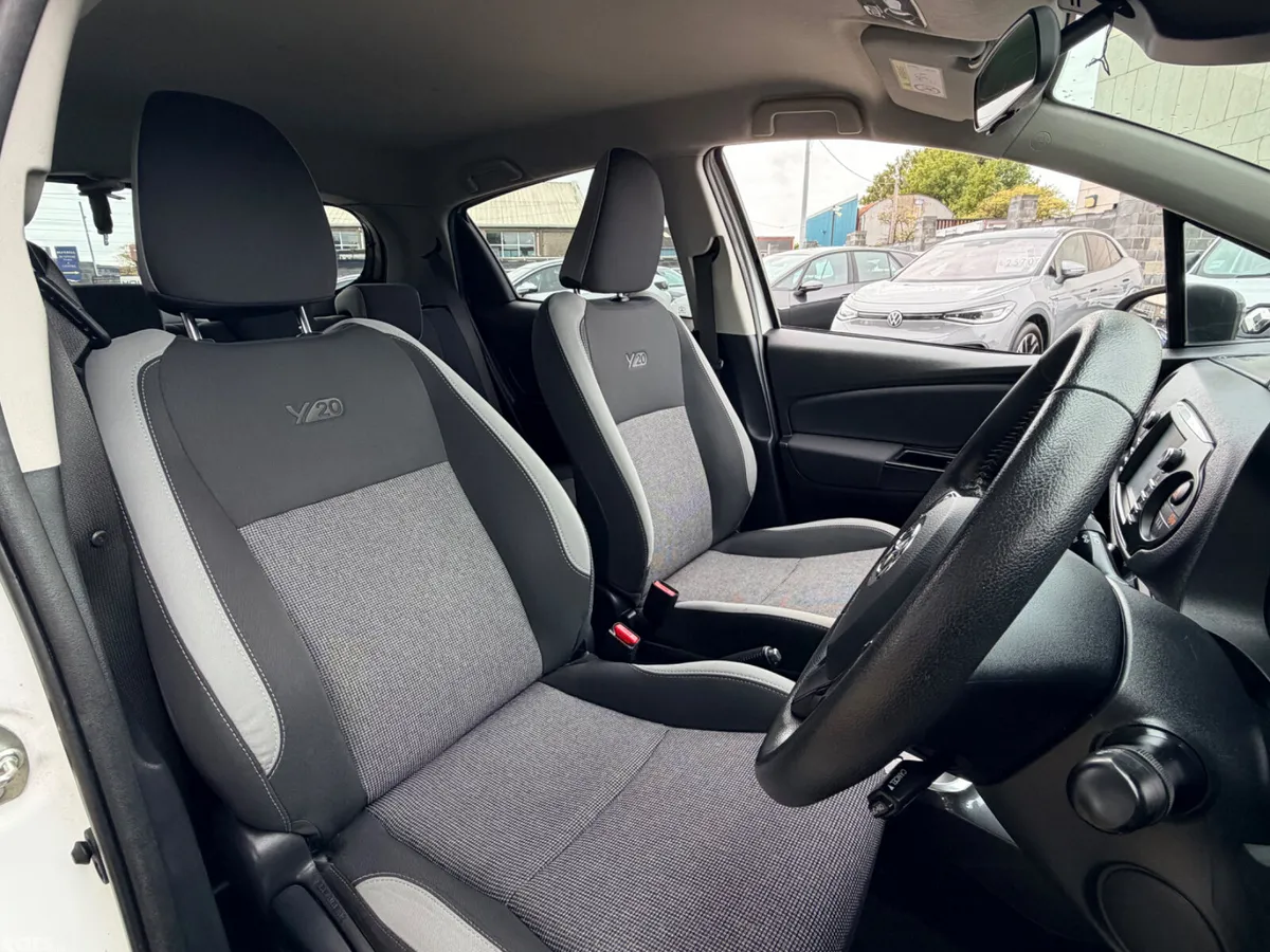 Toyota Yaris MPV, Petrol Hybrid, 2020, White
