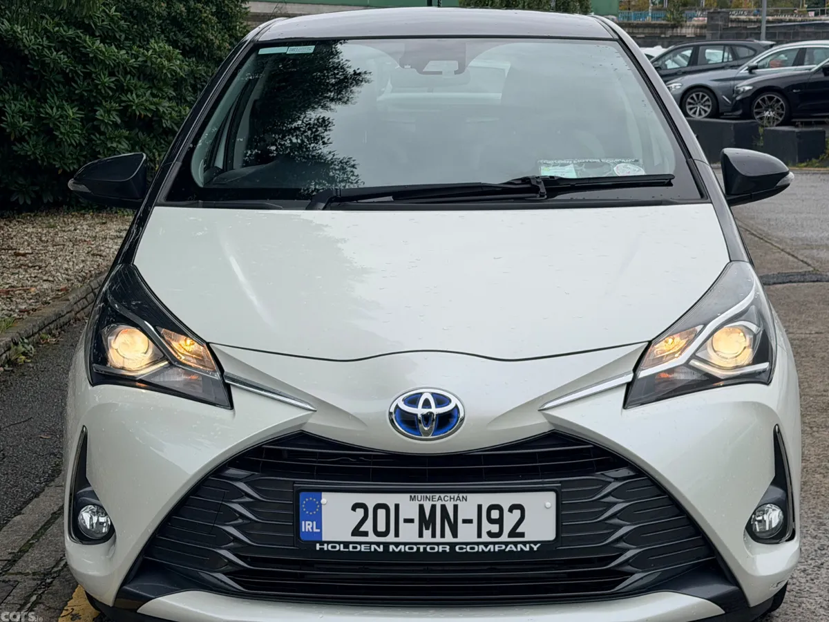 Toyota Yaris MPV, Petrol Hybrid, 2020, White