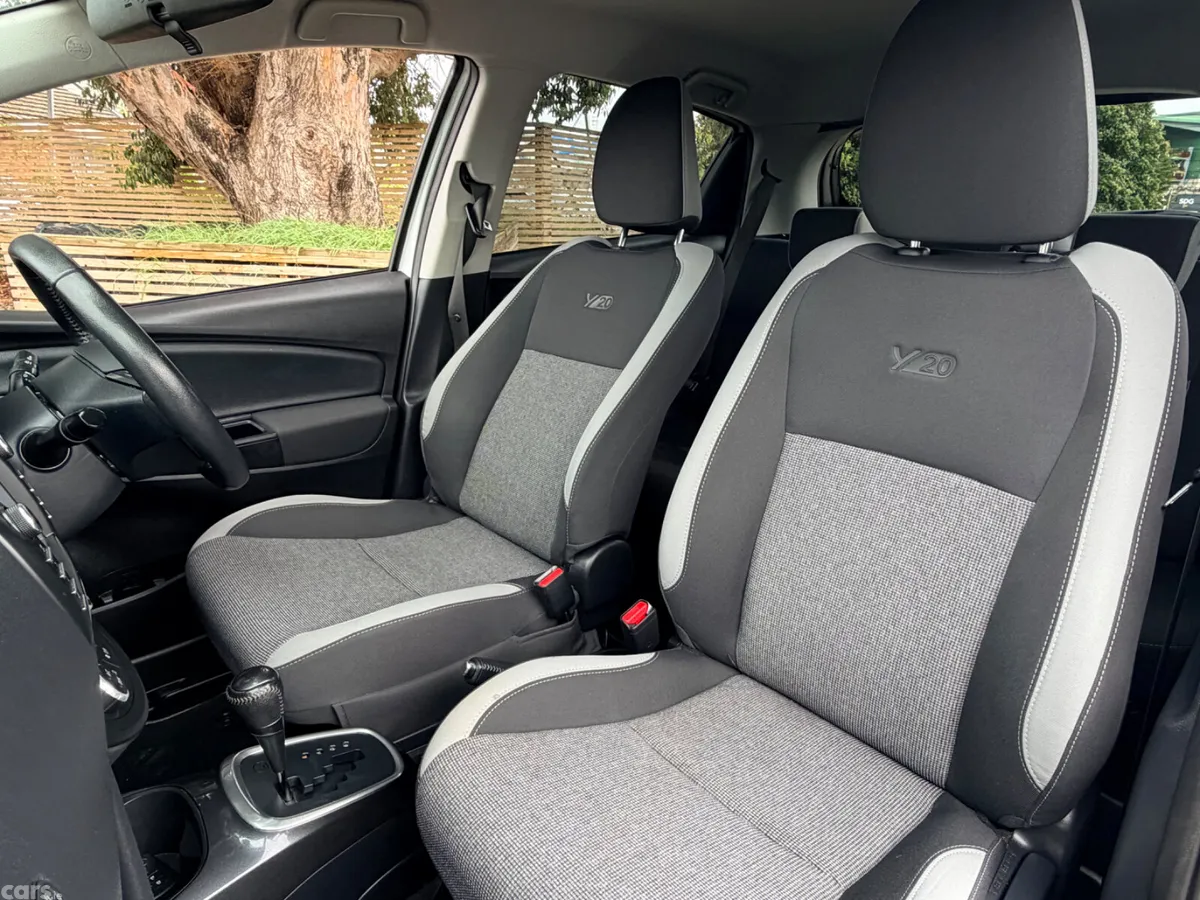 Toyota Yaris MPV, Petrol Hybrid, 2020, White