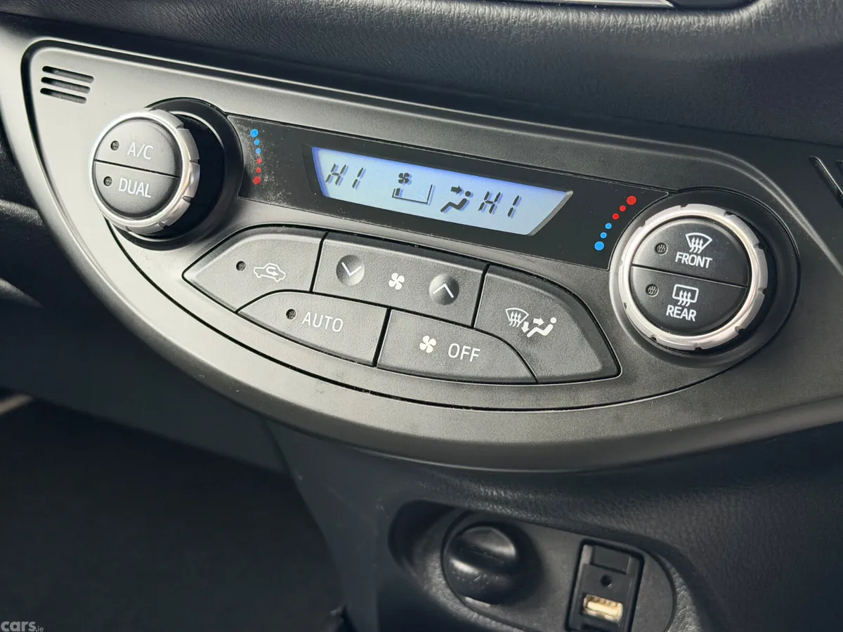 Toyota Yaris MPV, Petrol Hybrid, 2020, White