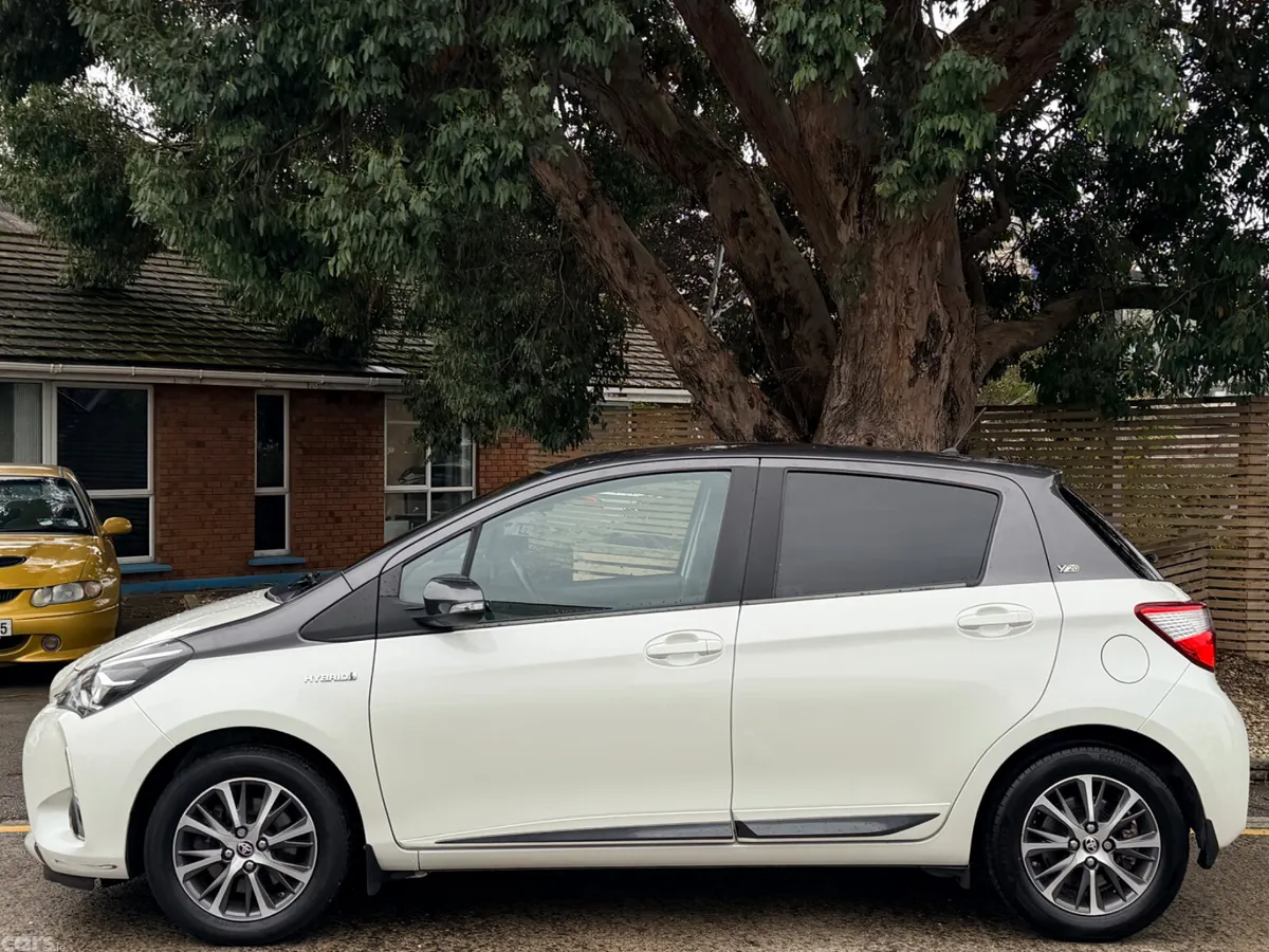 Toyota Yaris MPV, Petrol Hybrid, 2020, White