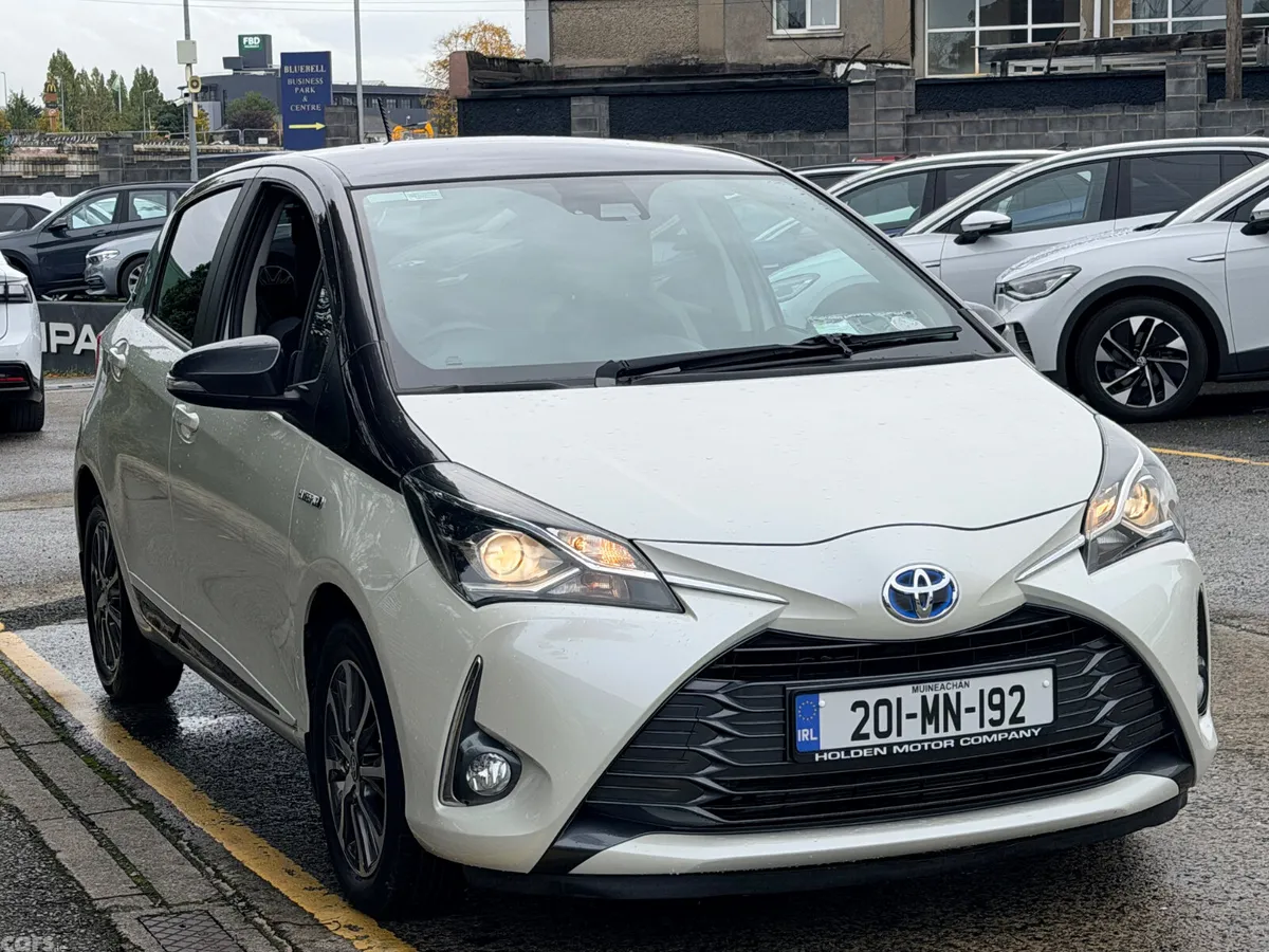Toyota Yaris MPV, Petrol Hybrid, 2020, White