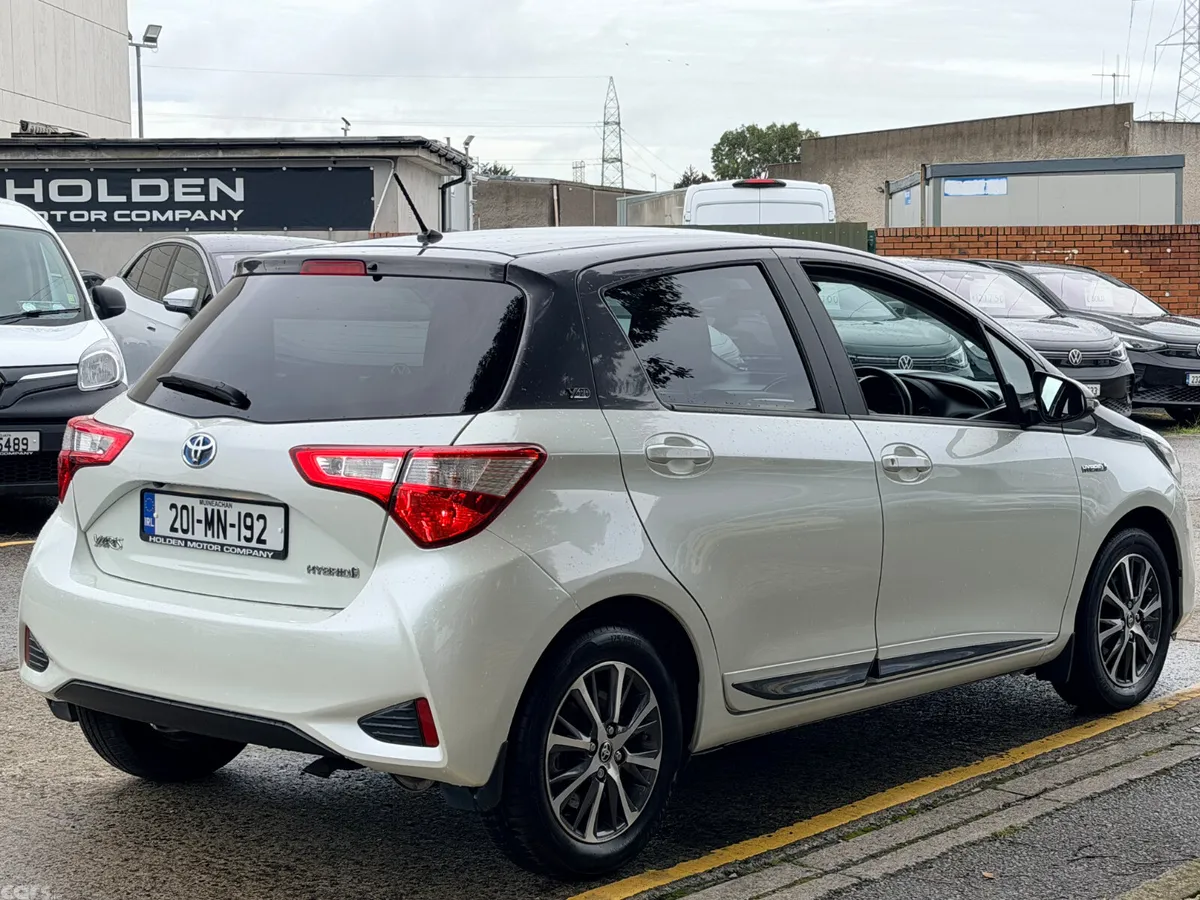 Toyota Yaris MPV, Petrol Hybrid, 2020, White