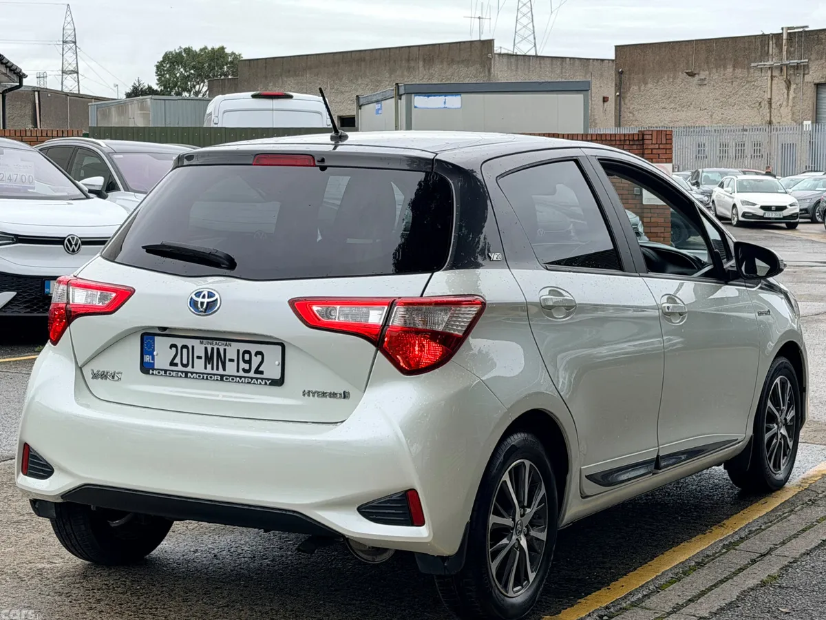 Toyota Yaris MPV, Petrol Hybrid, 2020, White