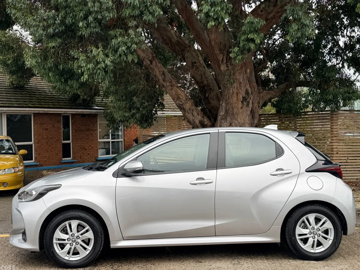 Toyota Yaris Hatchback, Petrol Hybrid, 2024, Grey