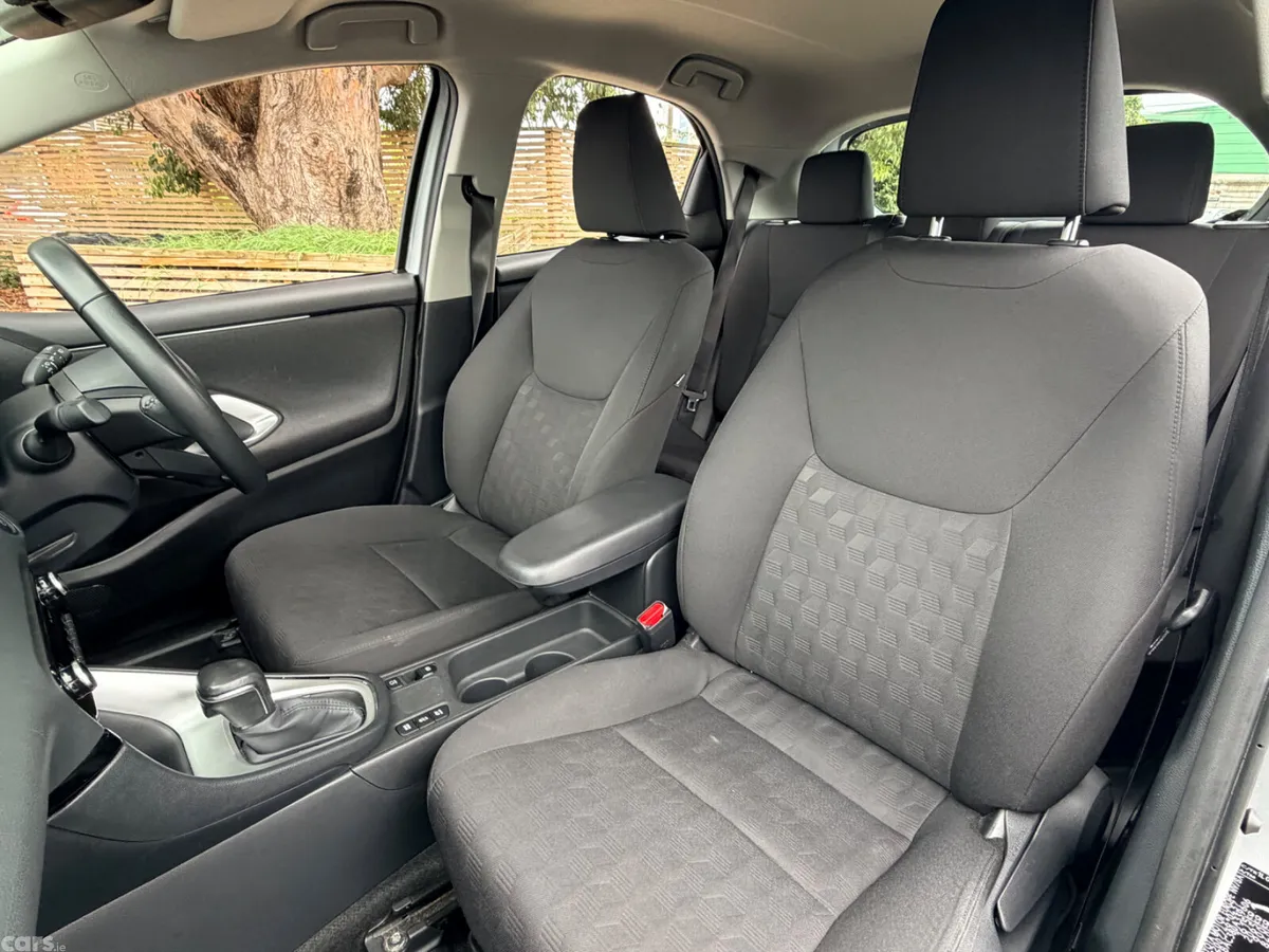 Toyota Yaris Hatchback, Petrol Hybrid, 2024, Grey