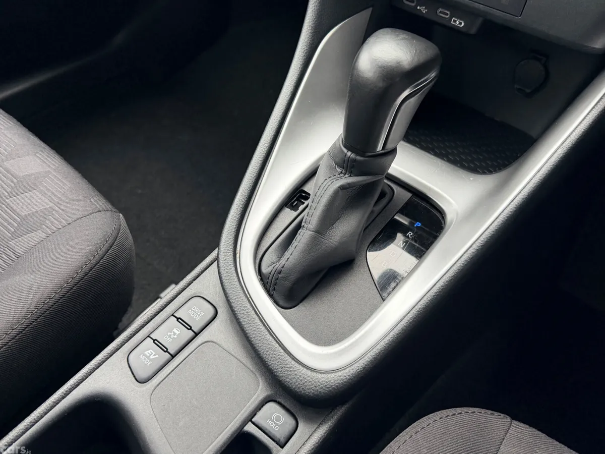 Toyota Yaris Hatchback, Petrol Hybrid, 2024, Grey